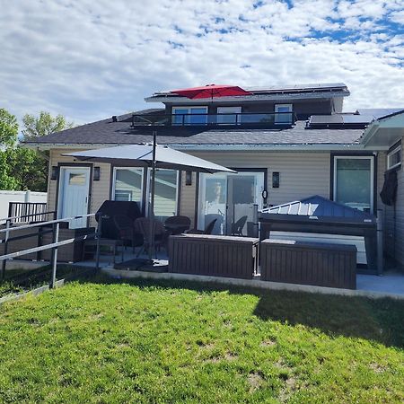 Loft With Patio & Hot Tub Apartamento Lethbridge Exterior foto