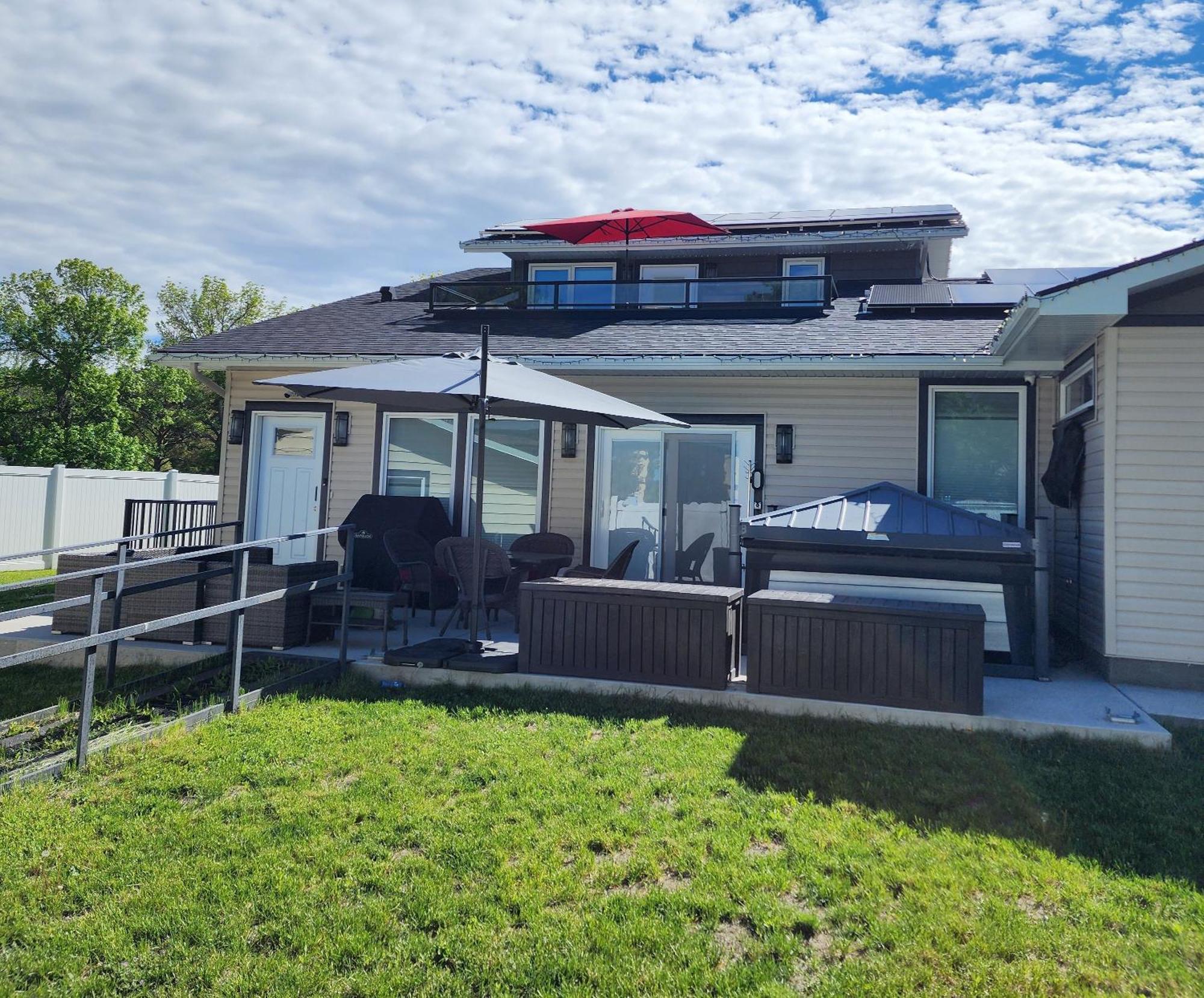 Loft With Patio & Hot Tub Apartamento Lethbridge Exterior foto